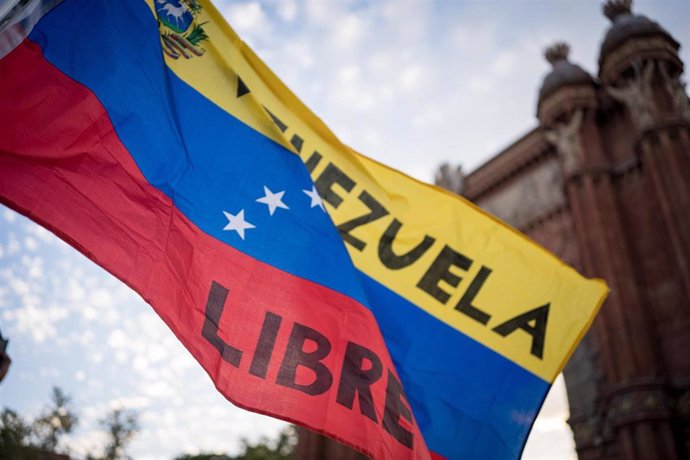 Una bandera de Venezuela en una manifestación en Barcelona, España