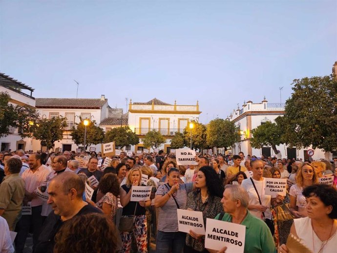 Concentración en Lora en reclamación de soluciones a la problemática del agua