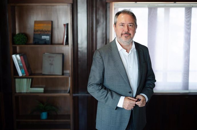 El secretario general del PSOE-A, Juan Espadas, durante la entrevista concedida a Europa Press. A 13 de septiembre de 2024, en Sevilla (Andalucía, España).