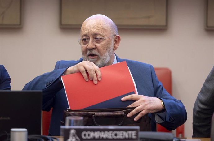 El presidente del Centro de Investigaciones Sociológicas (CIS), José Félix Tezanos, comparece en Comisión Constitucional del Congreso, a 11 de septiembre de 2024, en Madrid (España). Tezanos comparece hoy en la Cámara Baja a petición del Grupo Parlamentar