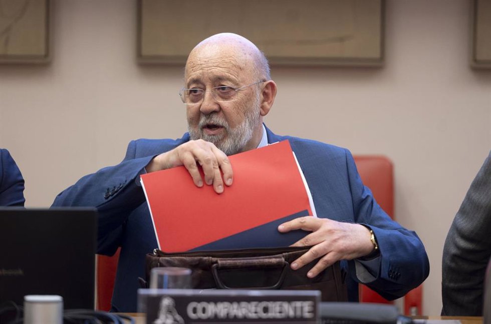 El presidente del Centro de Investigaciones Sociológicas (CIS), José Félix Tezanos, comparece en Comisión Constitucional del Congreso, a 11 de septiembre de 2024, en Madrid (España). Tezanos comparece hoy en la Cámara Baja a petición del Grupo Parlament