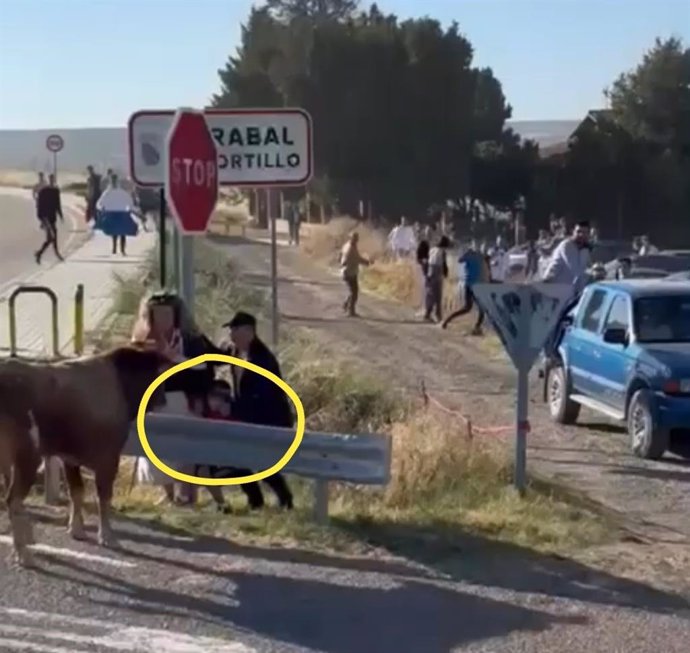 El niño "a punto de ser corneado" en el encierro de Arrabal de Portillo (Valladolid)