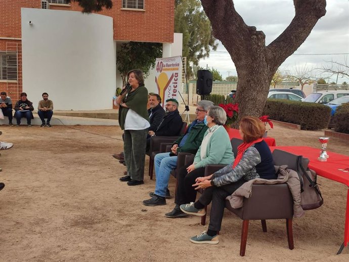 La directora general de Salud Mental, María José Lozano, en un acto celebrado con la asociación La Huertecica.