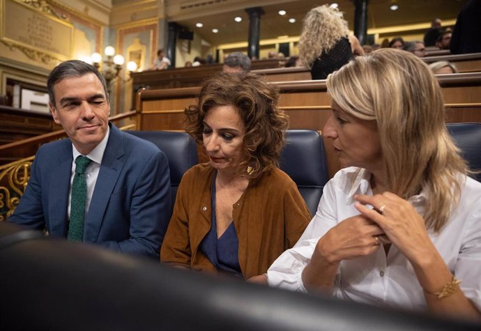 Archivo - (I-D) El presidente del Gobierno, Pedro Sánchez y la vicepresidenta primera y ministra de Hacienda, María Jesús Montero y la vicepresidenta segunda y ministra de Trabajo, Yolanda Díaz