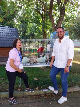 El responsable de Agua, Promoción Agraria y Medio Ambiente de la Diputación de Granada, Antonio Mancilla, en la IV Feria de Adopción de Animales, celebrada en la Ciudad Deportiva.