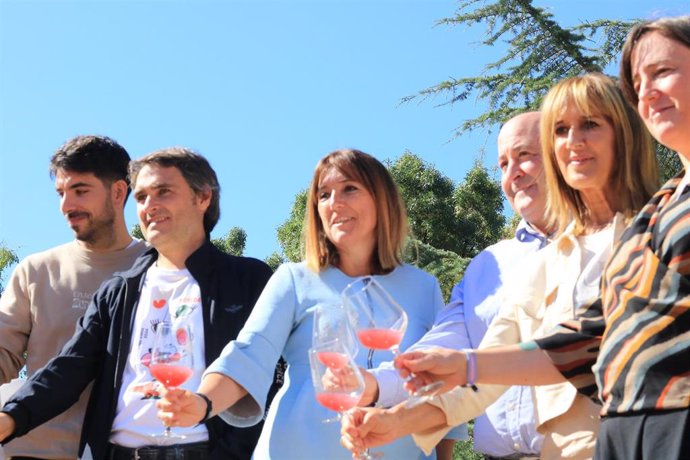 La consejera de Alimentación, Desarrollo Rural, Agricultura y Pesca, Amaia Barredo, en la Fiesta de la Vendimia de Rioja Alavesa.