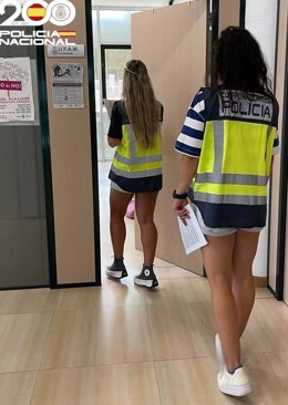 Agentes de la Policía Nacional en Ibiza.