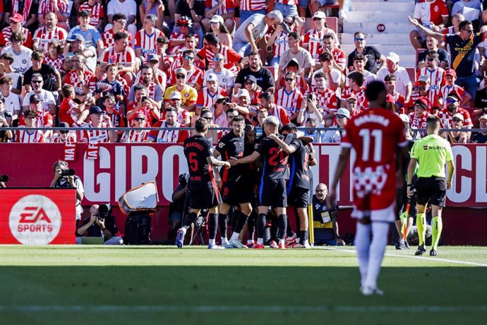 Los jugadores del Barça celebran uno de los goles de Lamine Yamal ante el Girona