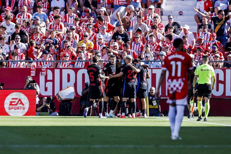 Los jugadores del Bara celebran uno de los goles de Lamine Yamal ante el Girona