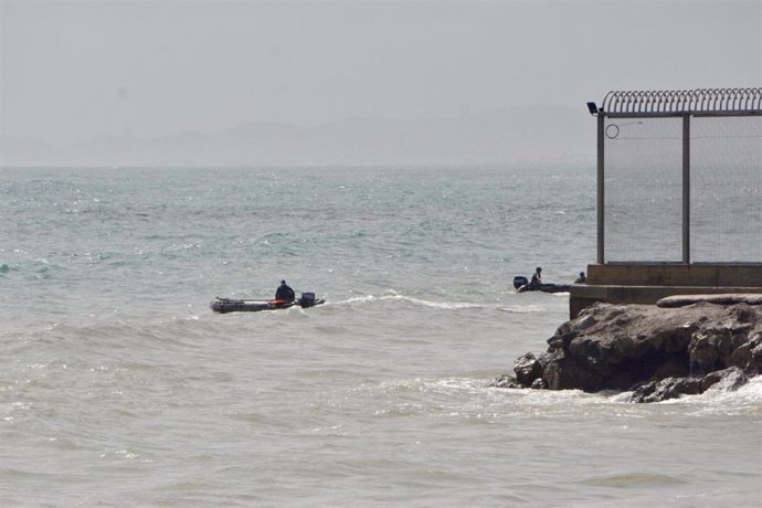 Una patrula marítima en la frontera del Tarajal en Ceuta (España). 