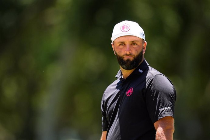 Archivo - Jon Rahm of Legion XIII team in action during the final round of the LIV Golf Andalucia at Golf Club Royal of Valderrama on July 14, 2024 in Cadiz, Spain.