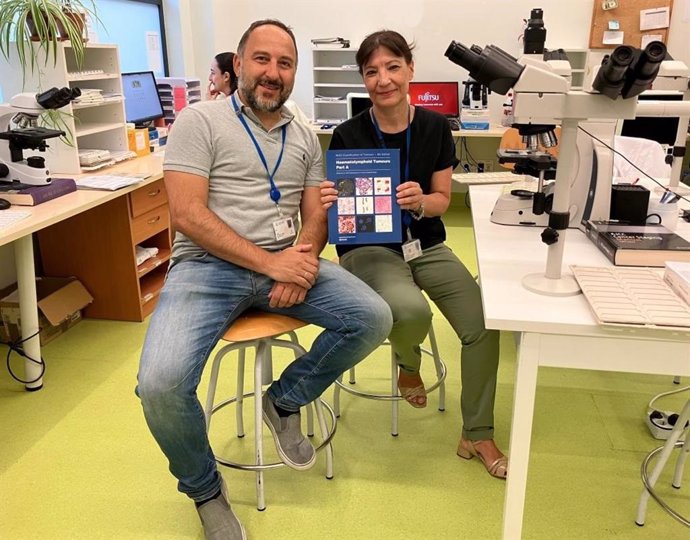 Facultativos del Complejo Hospitalario Universitario de Toledo, coautores del 'Libro Azul de la Organización Mundial de la Salud'.