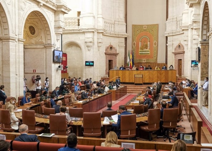 Archivo - Imagen de archivo del Pleno del Parlamento andaluz.