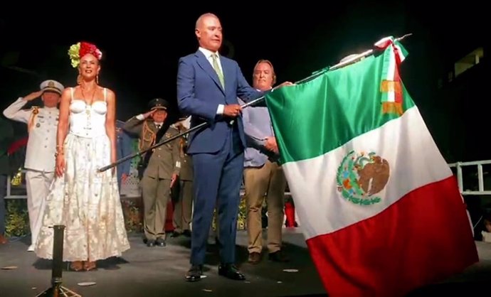 El embajador de México en España abandera la ceremonia del Grito de Independencia en el 214 aniversario