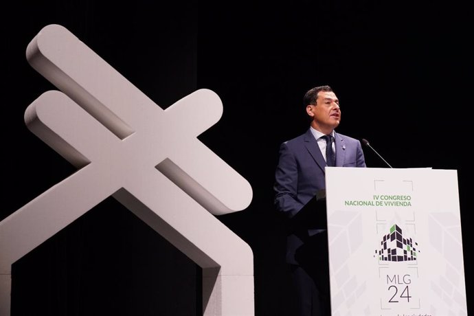 El presidente de la Junta, Juanma Moreno, este lunes, en la inauguración del IV Congreso Nacional de Vivienda, en Málaga