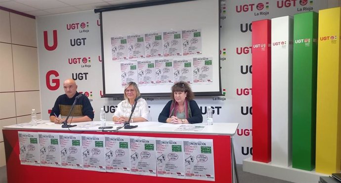 CCOO, STE y UGT piden "el cese" del consejero de Educación y llaman a una concentración ante "el maltrato" de la pública