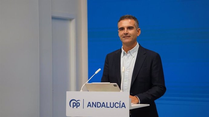 El vicesecretario general del PP-A, Ramón Fernández-Pacheco, en rueda de prensa.