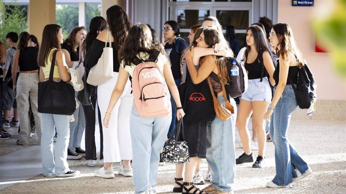 Estudiantes en el campus de la Pablo de Olavide en el curso 2024/2025.