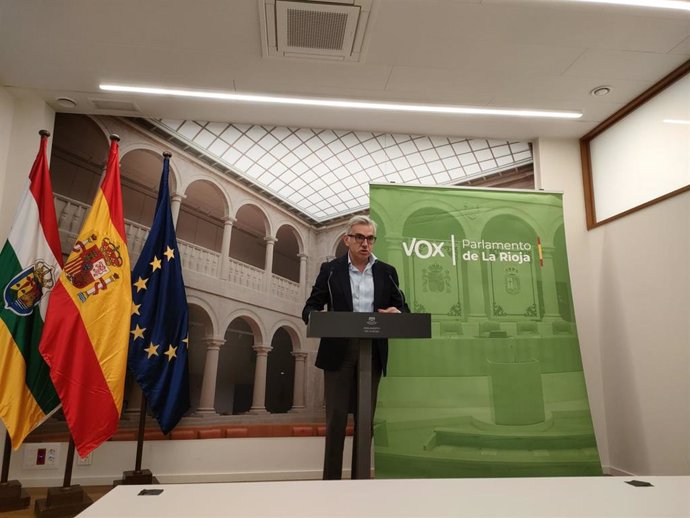 El portavoz adjunto de Vox, Héctor Alacid, en comparecencia de prensa