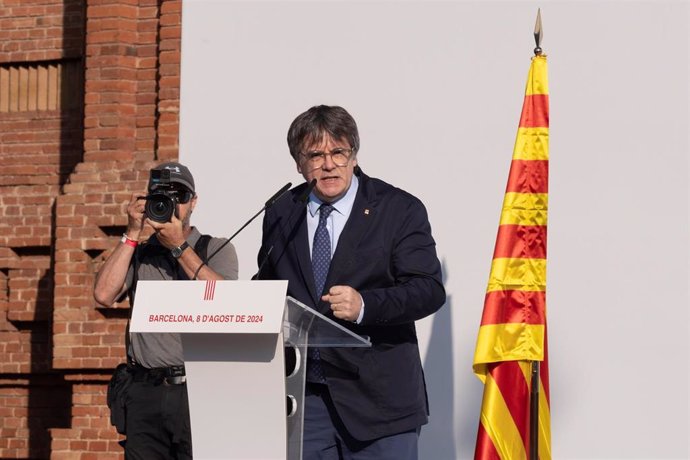 Archivo - El expresidente de la Generalitat, Carles Puigdemont, en el acto de su retorno en el paseo Lluís Companys de Barcelona (Catalunya), a 8 de agosto de 2024