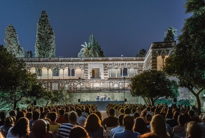 Espectadores a uno de los conciertos de Noches en los Jardines del Alcázar, en foto de archivo.