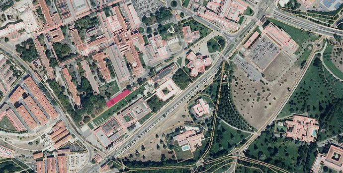 El Hospital Universitario de Navarra contará con 51 nuevas plazas de aparcamiento regulado tras la adecuación de un solar frente al Pabellón C