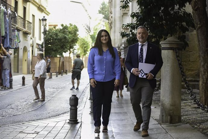 El vicepresidente primero de la Diputación, Nicolás Navarro, y la diputada de Reto Demográfico, María Vera.