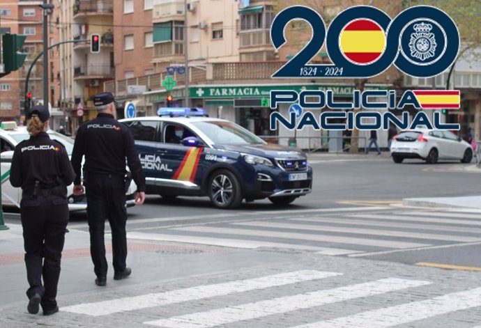 Agente de la Policía Nacional en Granada.