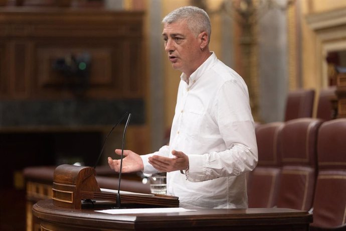 Archivo - El diputado de EH Bildu, Oskar Matute, interviene en una sesión plenaria, en el Congreso de los Diputados, a 26 de junio de 2024, en Madrid 