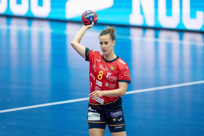 Archivo - Silvia Arderius durante un partido con la selección de balonmano