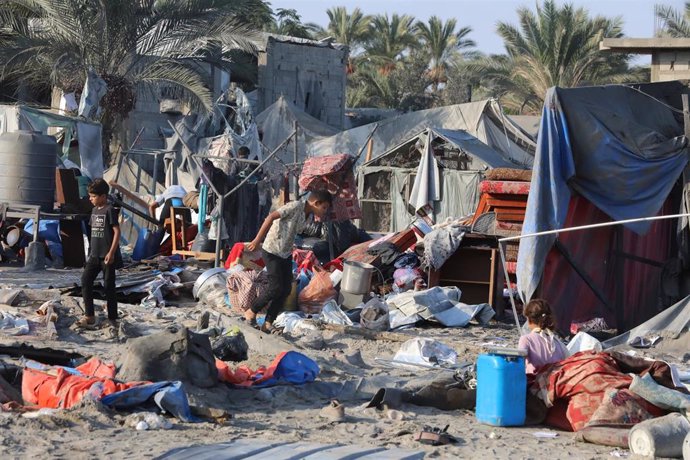 Daños en el campo de refugiados de Al Mauasi, en el sur de la Franja de Gaza