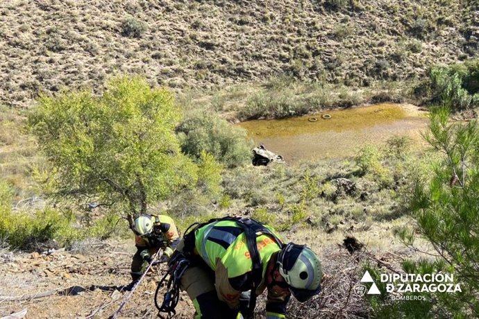 El vehículo ha caído por un barranco en Nuévalos.