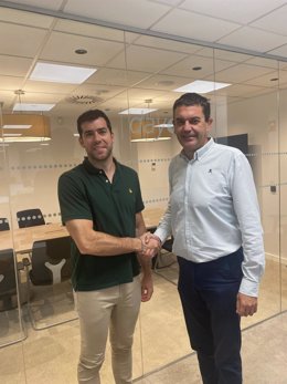 El CEO & Co-founder de Zebra Ventures, Sergio Martínez Valtueña, y el director DayOne en la Territorial Ebro de CaixaBank, Carlos Lacosta.