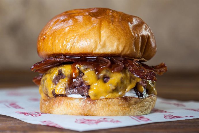 Hundred Burgers obrir en el Roig Arena