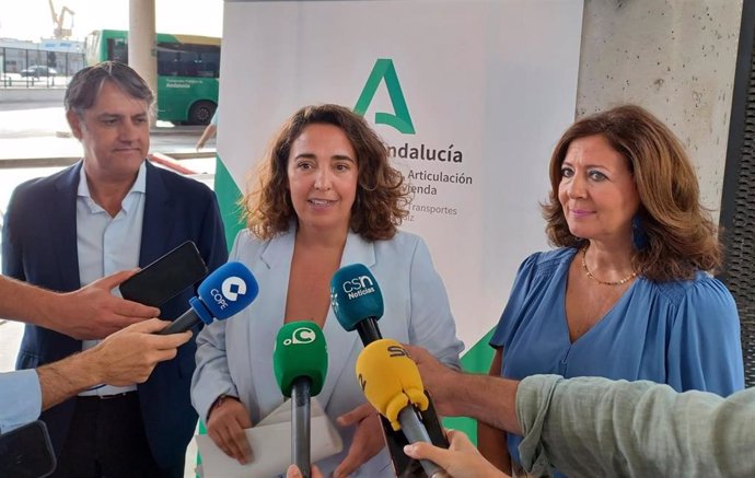 La delegada territorial de Fomento, Articulación del Territorio y Vivienda en la provincia de Cádiz, Carmen Sánchez, presenta a los medios la Semana Europea de la Movilidad.