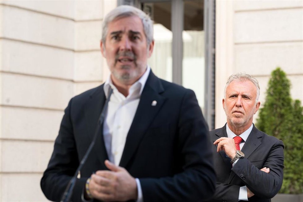 Archivo - El ministro de Política Territorial y Memoria Democrática, Ángel Víctor Torres, tras el registro de la Proposición de Ley para la modificación del artículo 35 de la Ley sobre derechos y libertades de los extranjeros en España y su integración 