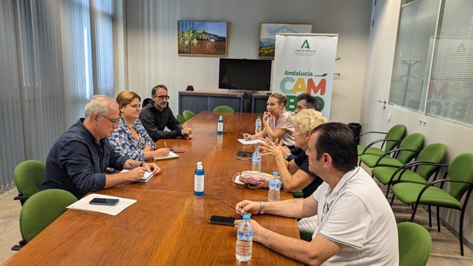 Inmaculada Gallardo reunida con una representación de los vecinos de la barriada Guadalquivir de Coria