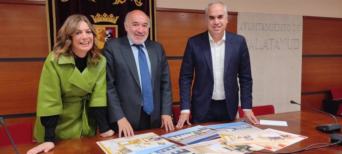 El alcalde Aranda junto a los concejales Romacho y Gimeno en la presentación del proyecto.