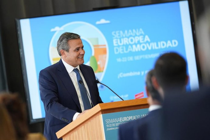 El consejero de Vivienda, Transportes e Infraestructuras, Jorge Rodrigo