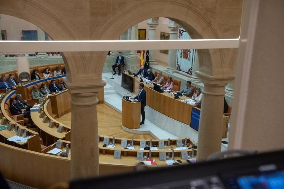 El presidente del Gobierno riojano, Gonzalo Capellán, ante el Parlamento de La Rioja