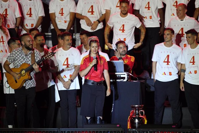 Archivo - Isabel Aaiun performs during the celebration of Spain Team at Cibeles Palace of Madrid after winning the Eurocup 2024 against Englad on July 15, 2024 in Madrid, Spain.