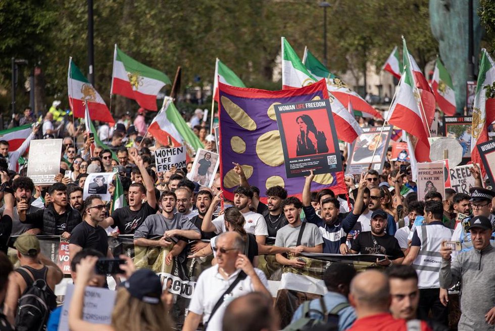 Archivo - Una manifestación en Londres para recordar a la joven Mahsa Amini, muerta hace dos años en Irán bajo custodia policial por no llevar bien el velo