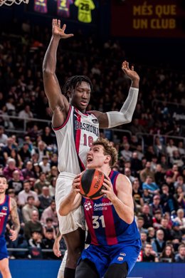 Archivo - Rokas Jokubaitis con Khalifa Diop en un FC Barcelona-Baskonia en el Palau Blaugrana