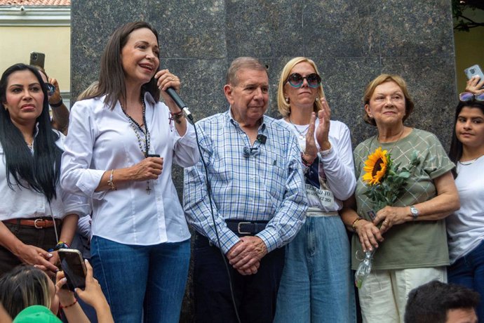 Archivo - July 21, 2024, Caracas, Miranda, Venezuela: Opposition leader Maria Corina Machado, speaks to her followers..Day of prayer for the opposition candidate Edmundo Gonzalez and Maria Corina Machado in Bolivar Square in Chacao, for reconciliation and