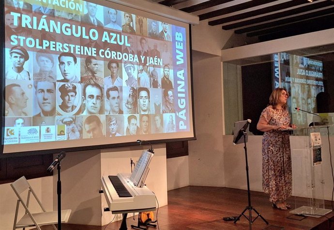 La subdelegada del Gobierno en Córdoba, Ana López, interviene en la presentación de la página web de la Asociación Triángulo Azul Stolpersteine.