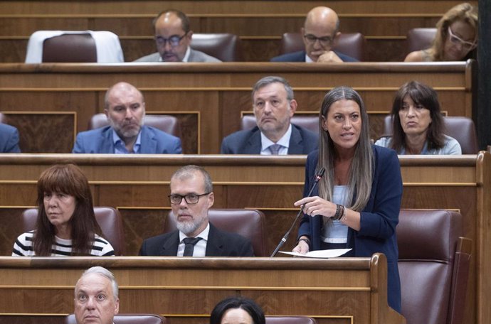 La portavoz de Junts en el Congreso, Miriam Nogueras, interviene durante una sesión de control al Gobierno, en el Congreso de los Diputados, a 11 de septiembre de 2024, en Madrid (España)