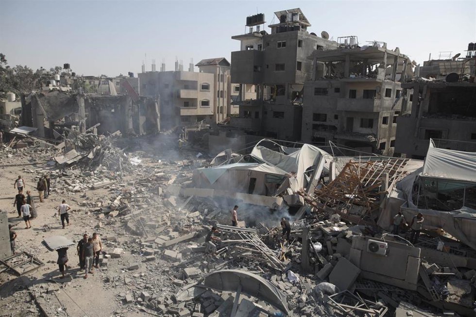 Edificios destruidos en el campamento de refugiados de Al Bureij por la ofensiva del Ejército de Israel contra la Franja de Gaza (archivo)