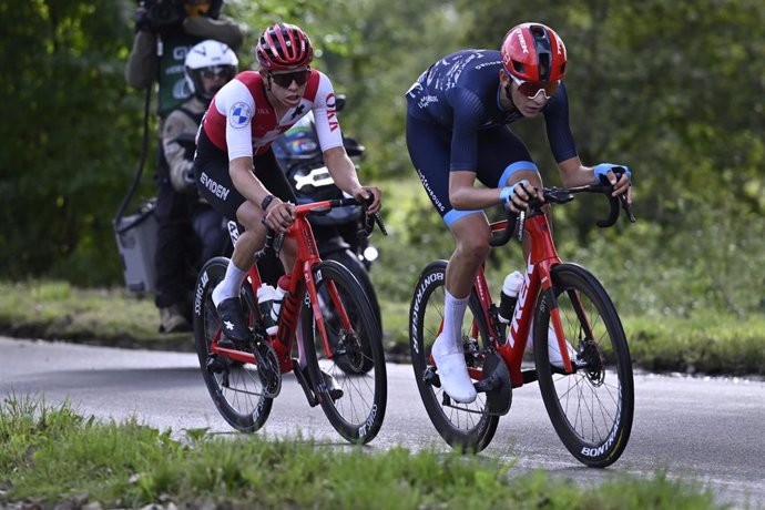 El ciclista luxemburgués Mats Wenzel en cabeza durante el Europeo Sub-23