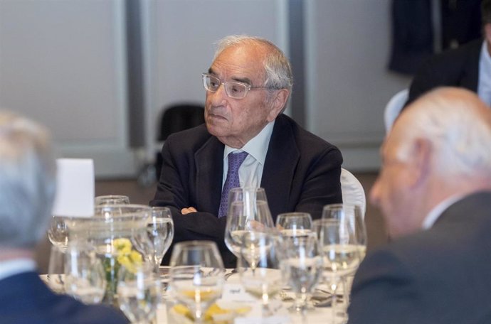 Archivo - El exministro del Interior Rodolfo Martín Villa, durante un almuerzo-coloquio organizado por la Asociación para el Progreso de la Dirección (APD) con la colaboración de Ibercaja, en el Hotel The Westin Palace, a 12 de abril de 2023, en Madrid (E