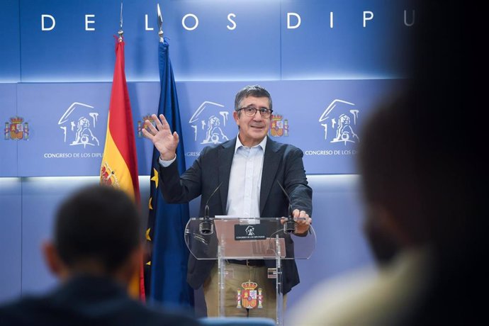 El portavoz del PSOE en el Congreso, Patxi López, durante una rueda de prensa posterior a la Junta de Portavoces, en el Congreso de los Diputados, a 10 de septiembre de 2024, en Madrid (España).